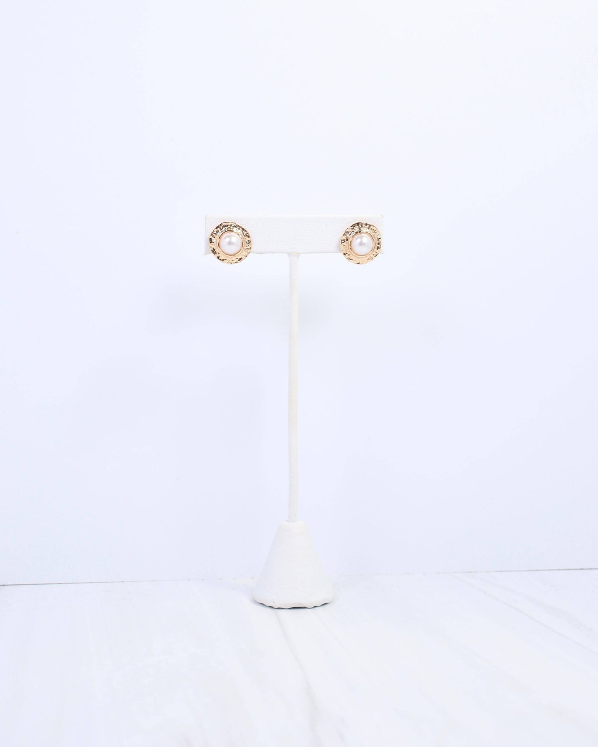 Adrianna Hammered Pearl Stud Earring Gold