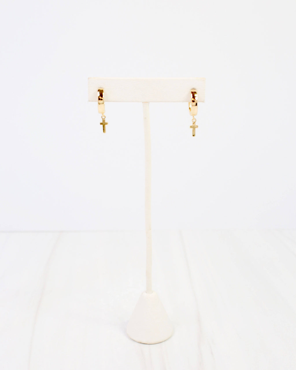 Scarsdale Cross Huggie Earring WR Gold