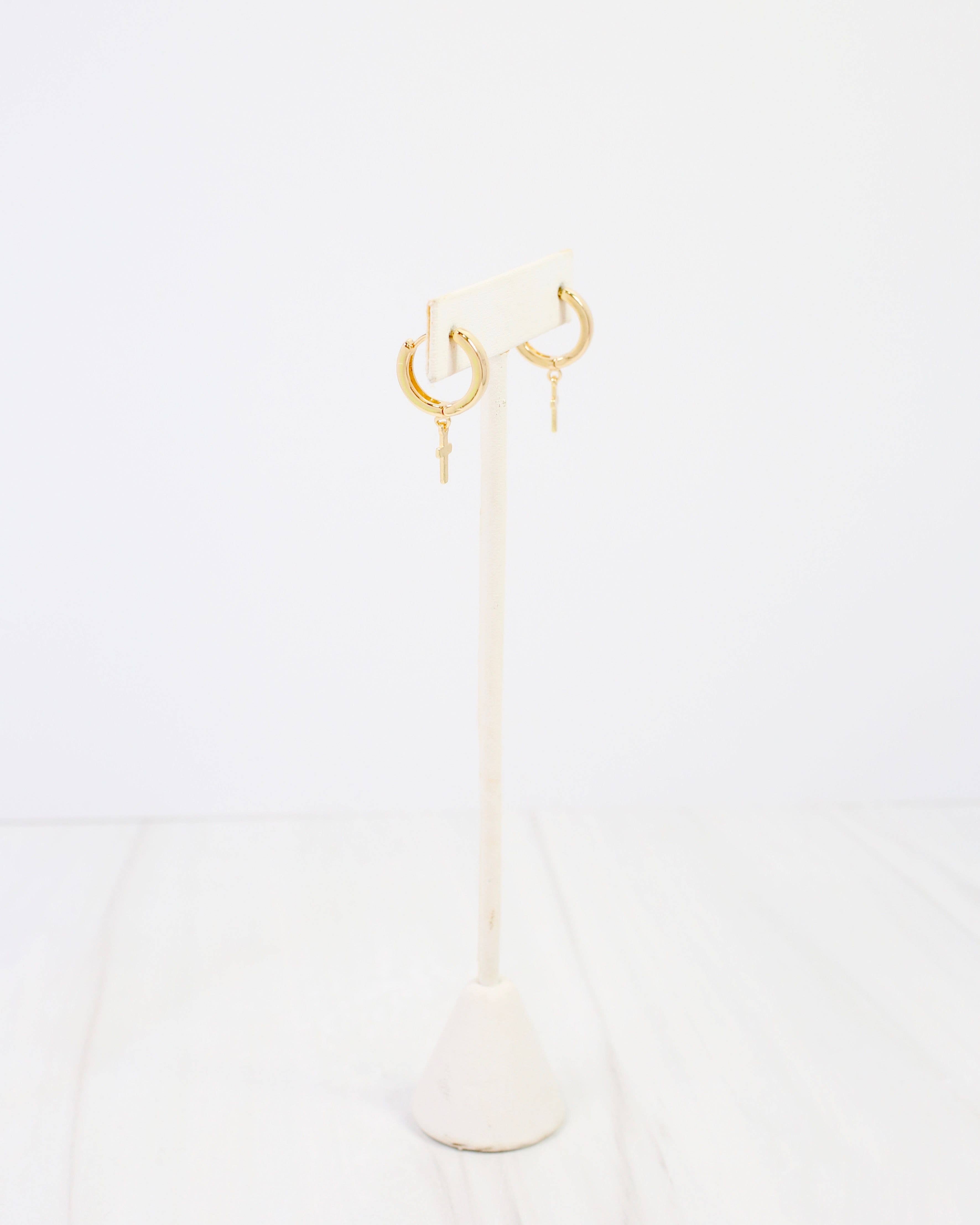 Scarsdale Cross Huggie Earring WR Gold